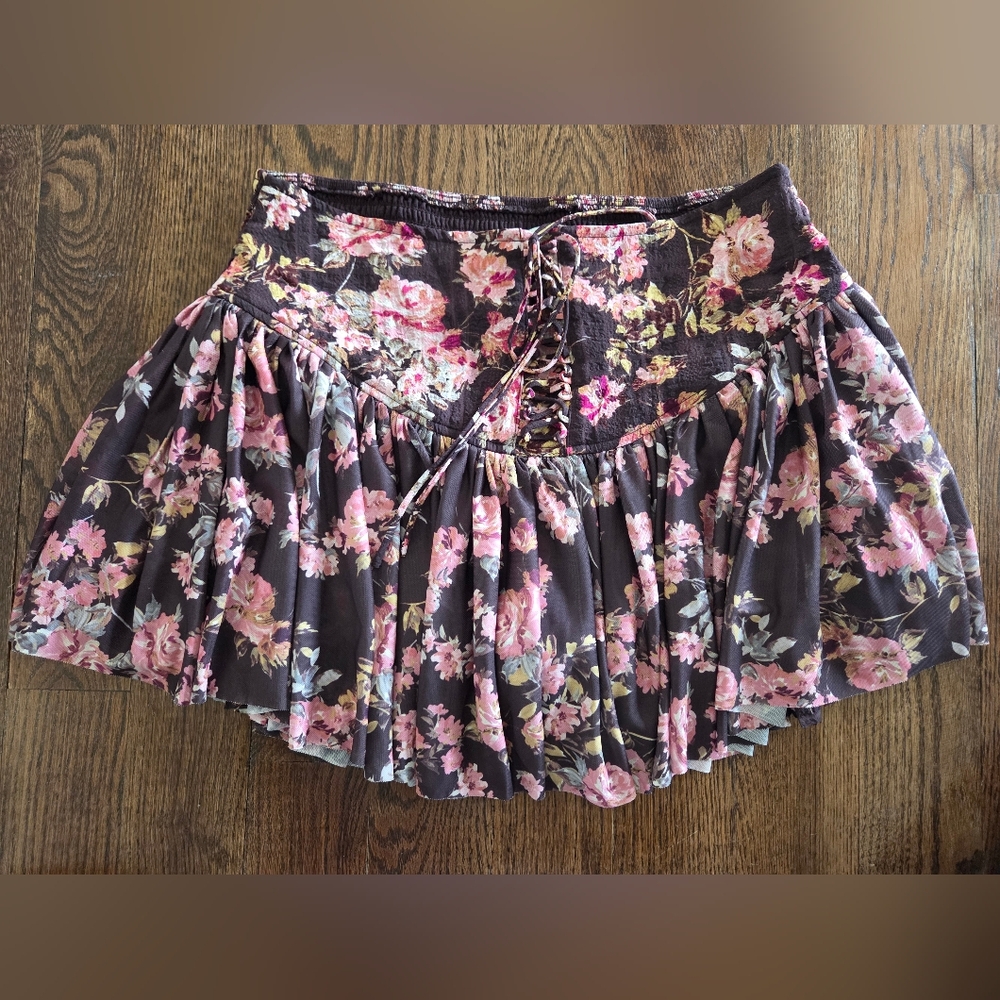 Francesca's Collections Floral Pleated Layered Mini Skort - Picture 2 of 9